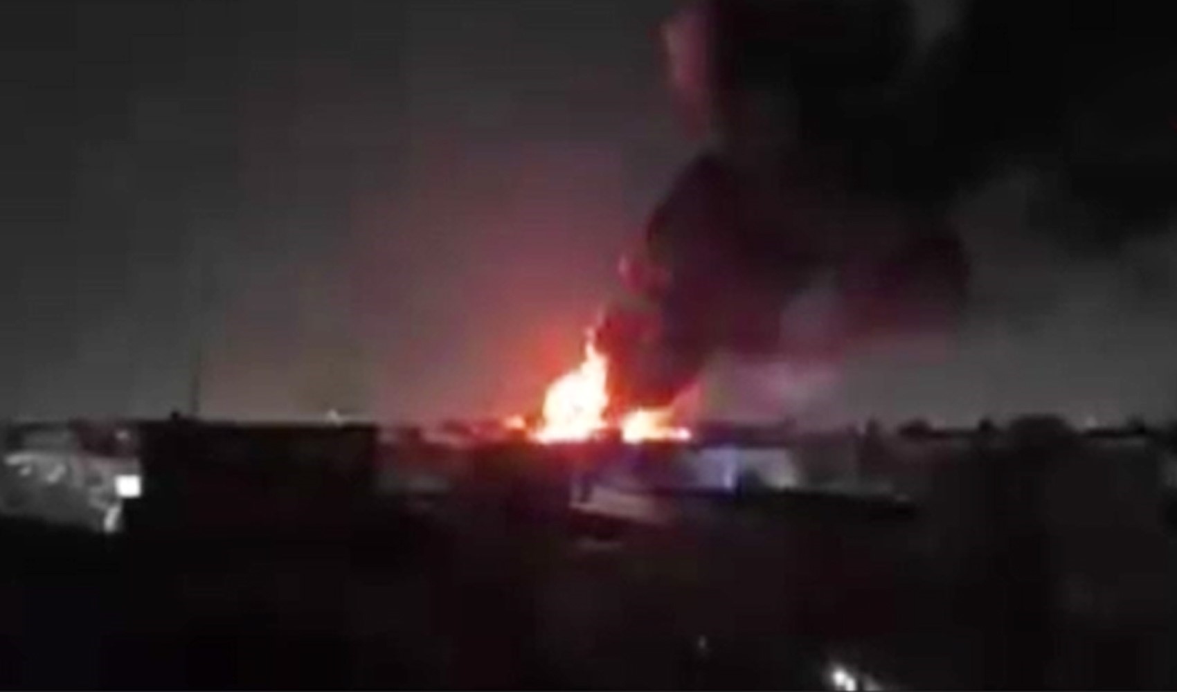 Tahran’daki askeri tesiste yangın