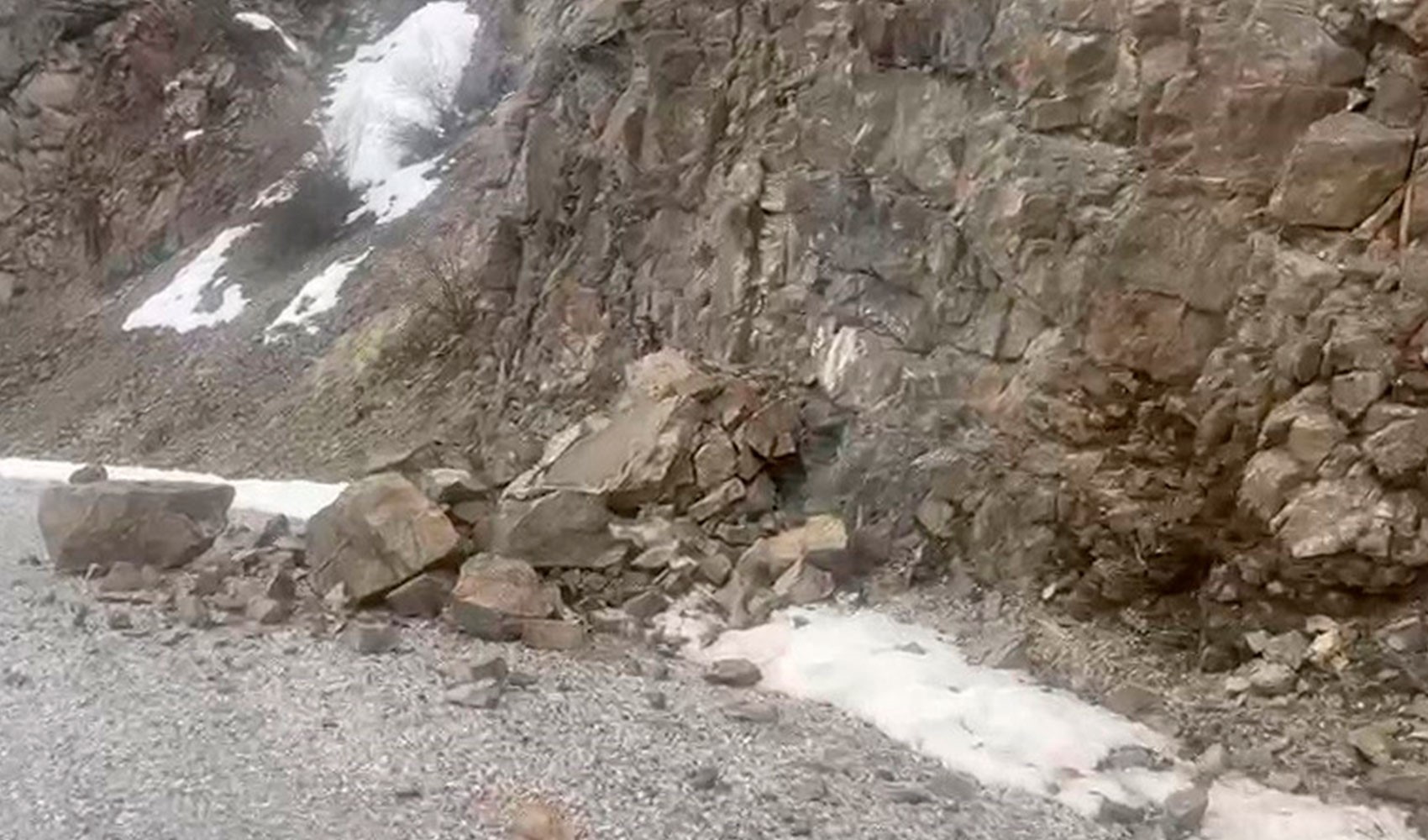 Erzincan’daki 4,9’luk depremin merkez üssünden yeni görüntüler