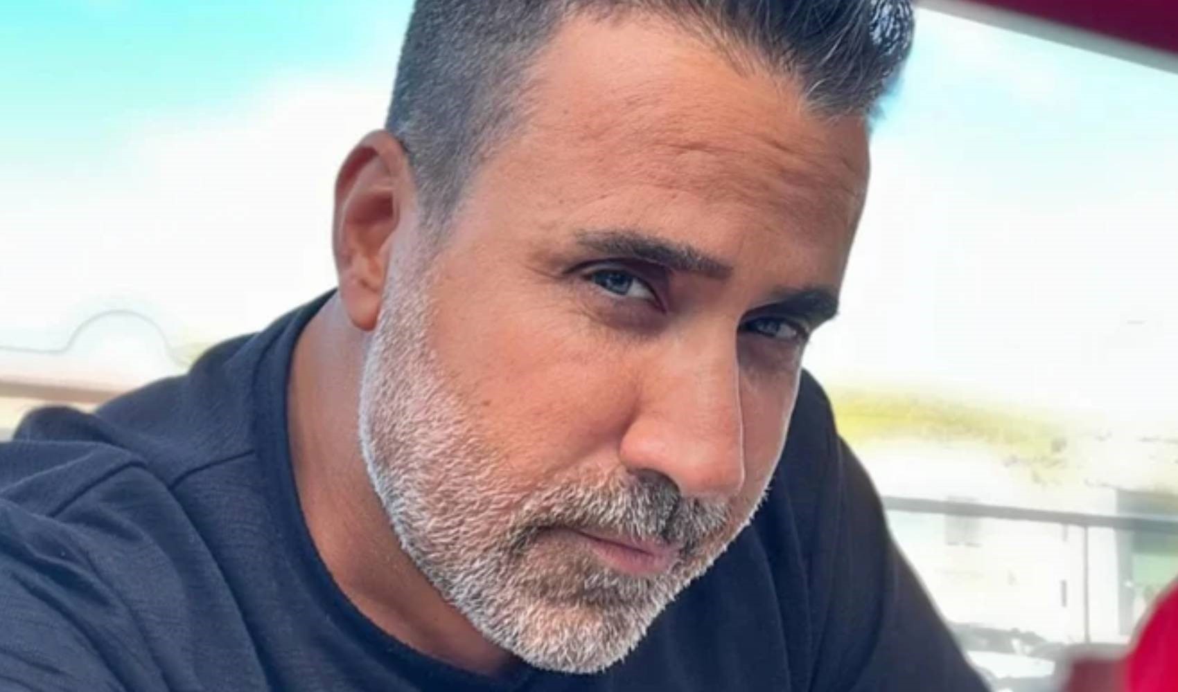 Emrah'tan 'terbiyesiz ve ahlaksız yorum' tepkisi