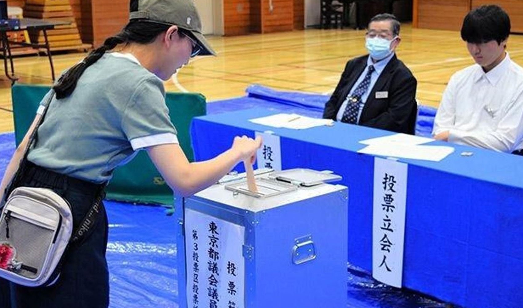 Japonya erken seçim için sandık başında