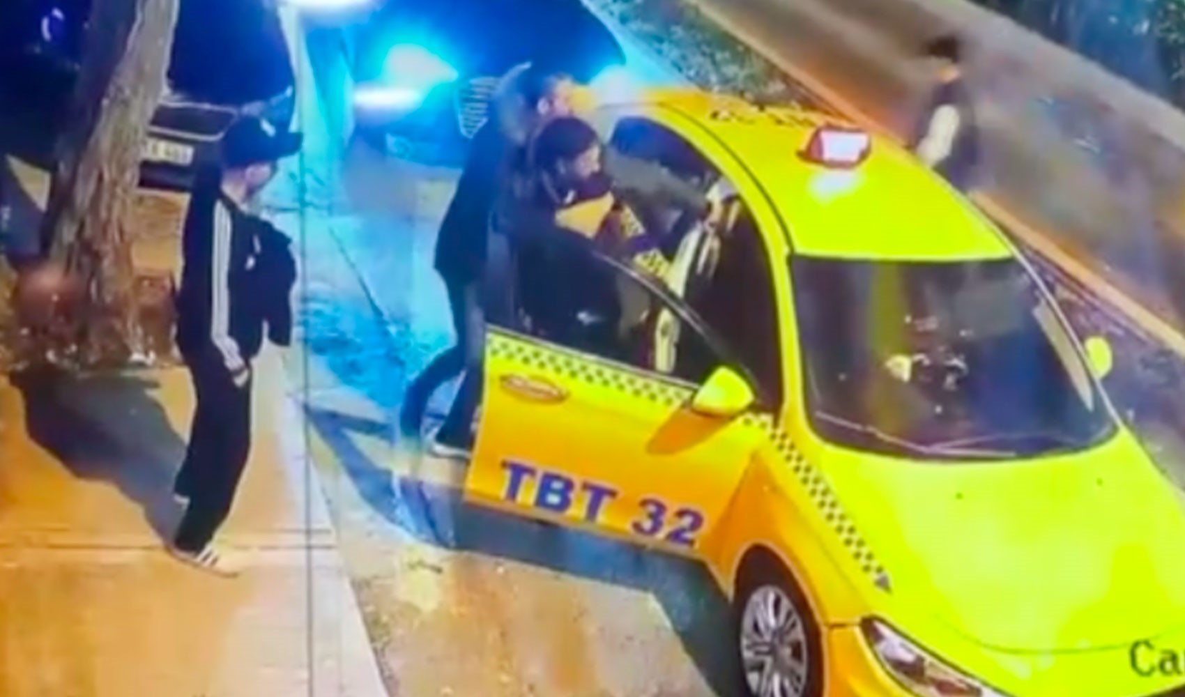 Alkollü yolcu dehşet saçtı: '5 kişi alamam' diyen taksiciye saldırı!