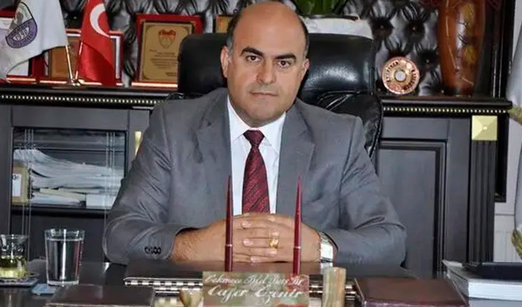 Hatay'da vahşet: Eski belediye başkanı oğlu tarafından baltayla öldürüldü!