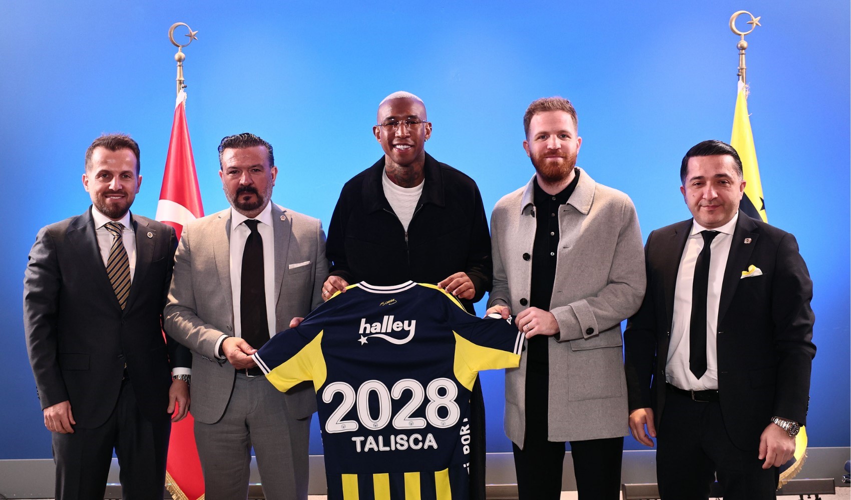 Anderson Talisca  2 yıl daha Fenerbahçe'de