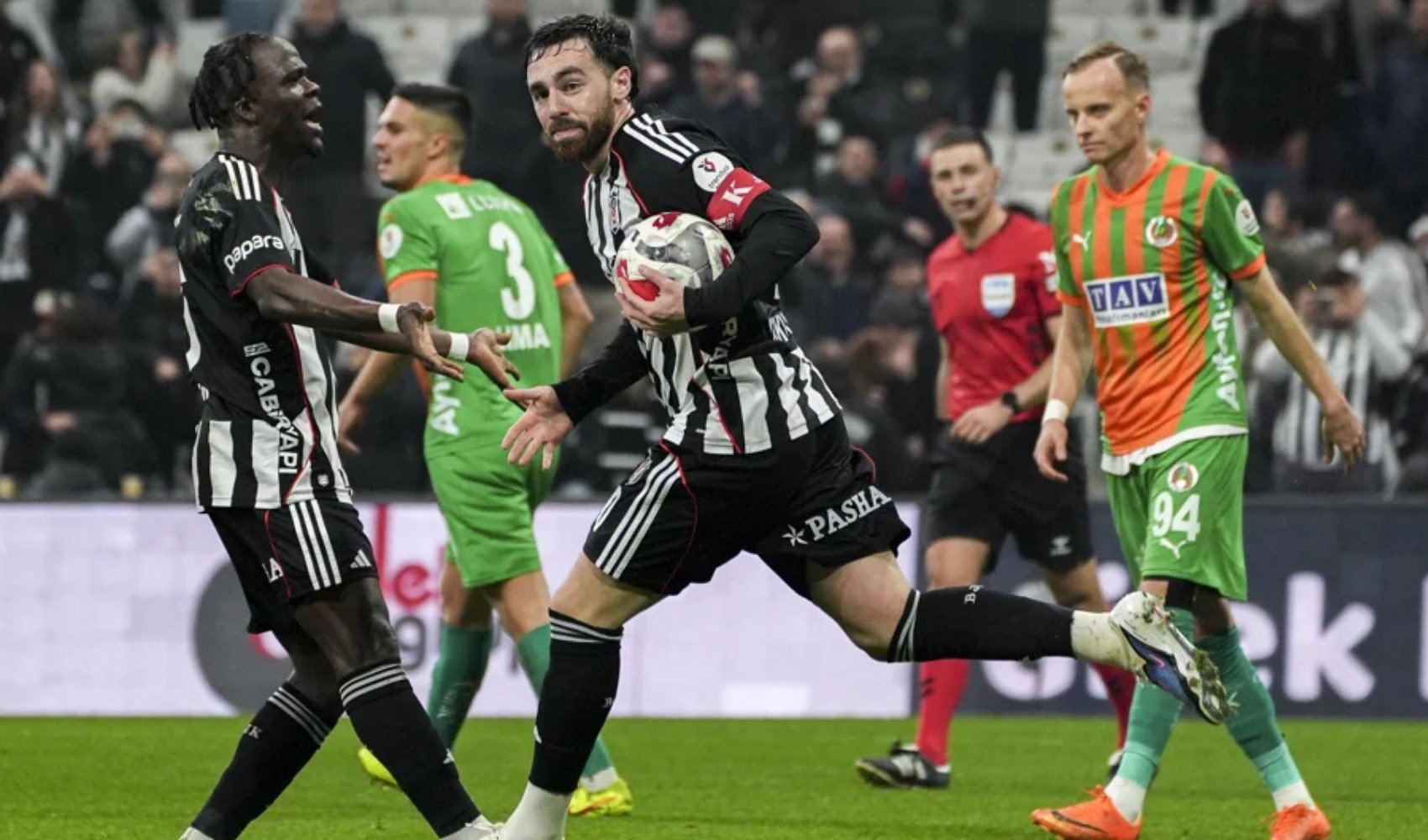 Beşiktaş, 2-0 geriye düştüğü maçta 1 puanı kurtardı