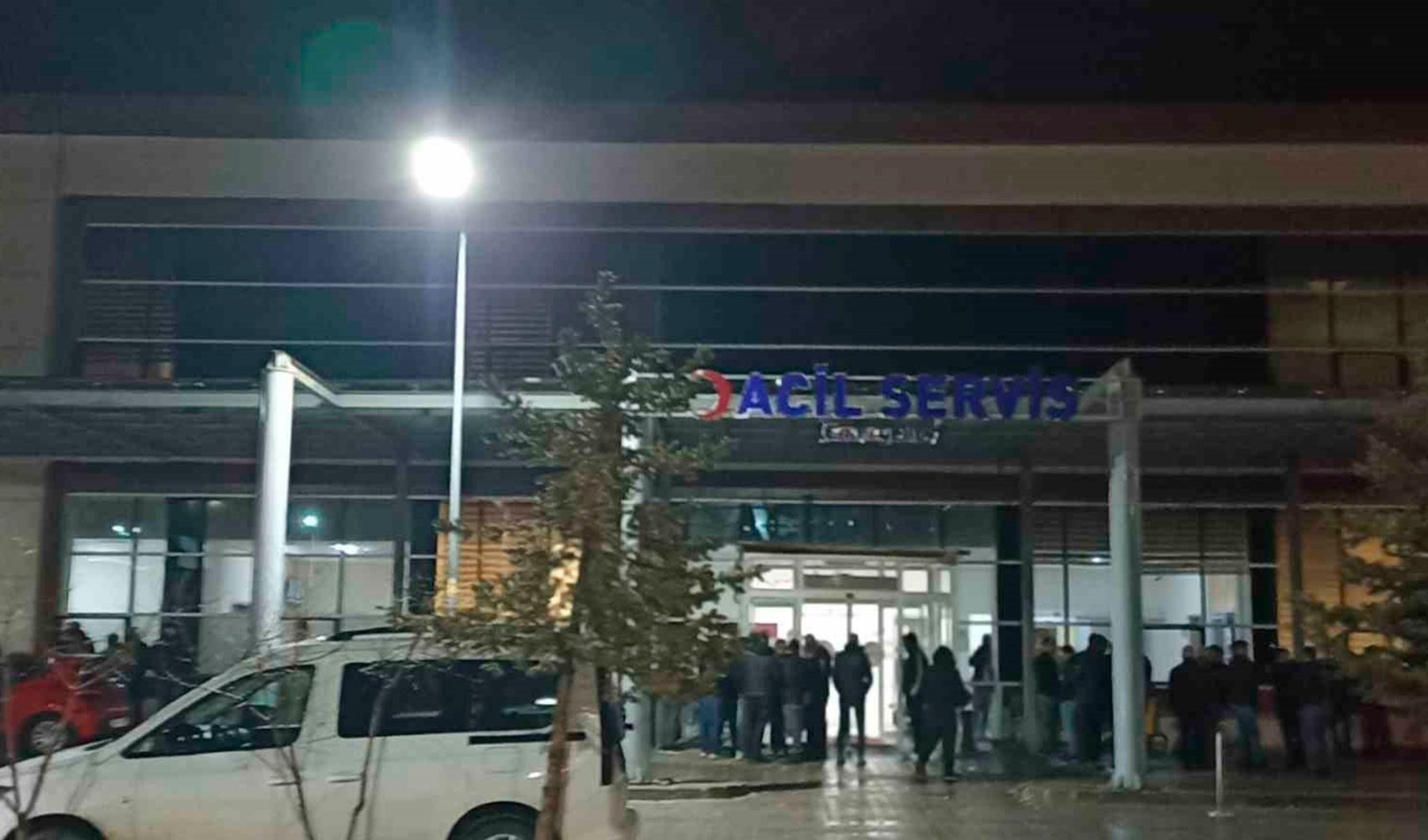 Kazada aynası kırılan sürücü 2 kişiyi katletti!