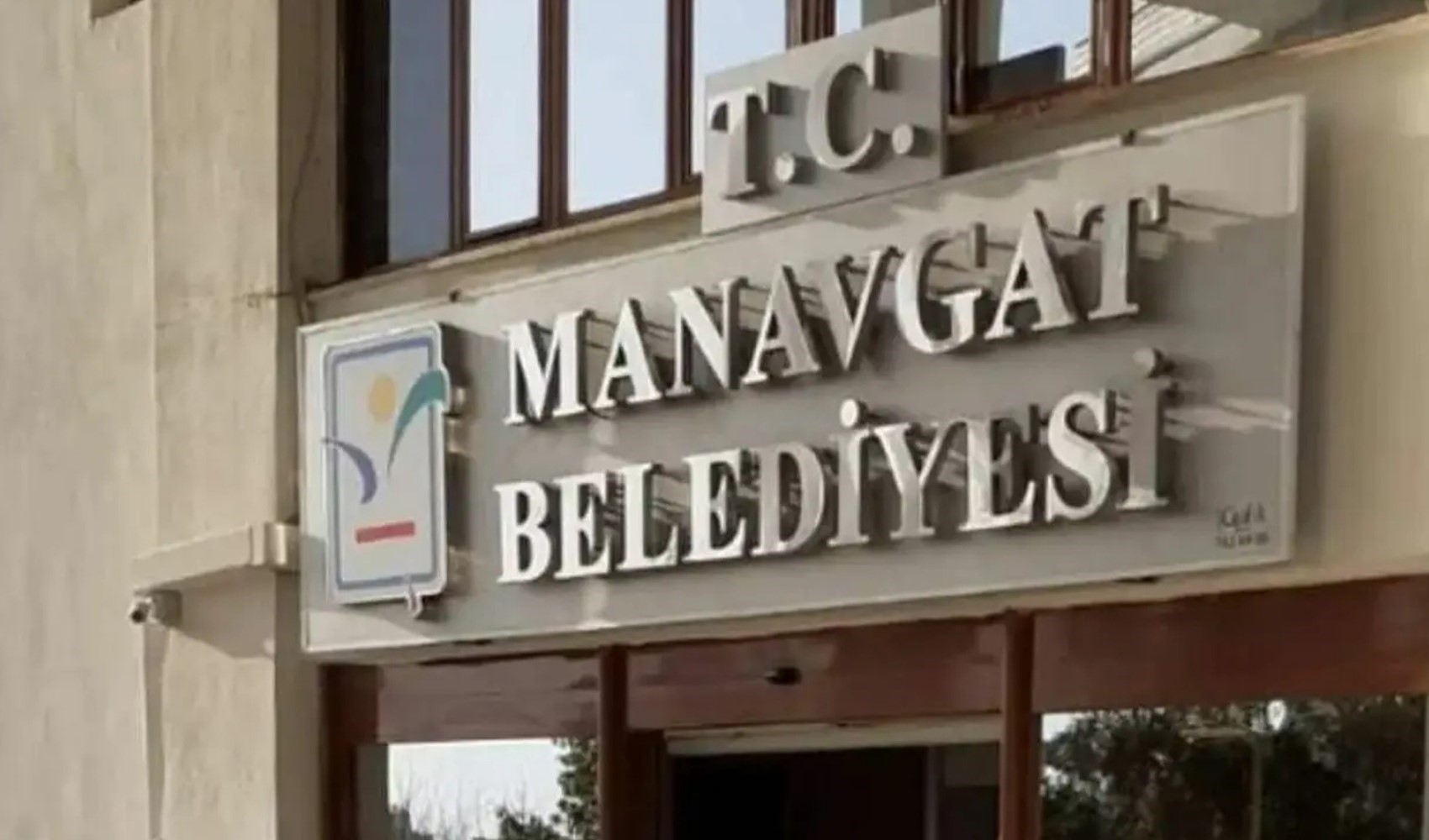 Manavgat Belediyesi'ne operasyon