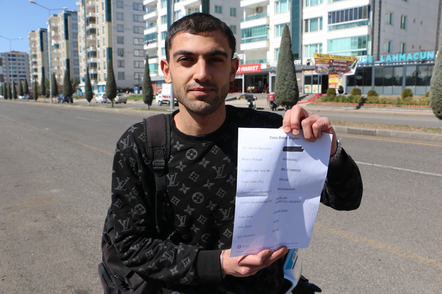 Motosiklet sürücüsüne 'emniyet kemeri' cezası kestiler: Şaşırmamak elde değil