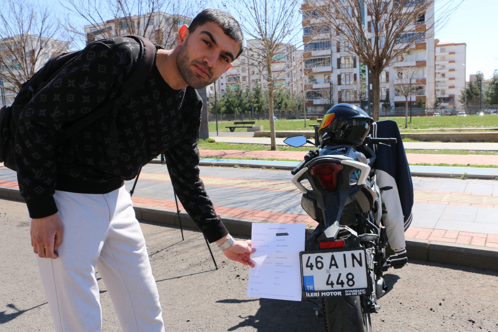 Motosiklet sürücüsüne 'emniyet kemeri' cezası kestiler: Şaşırmamak elde değil