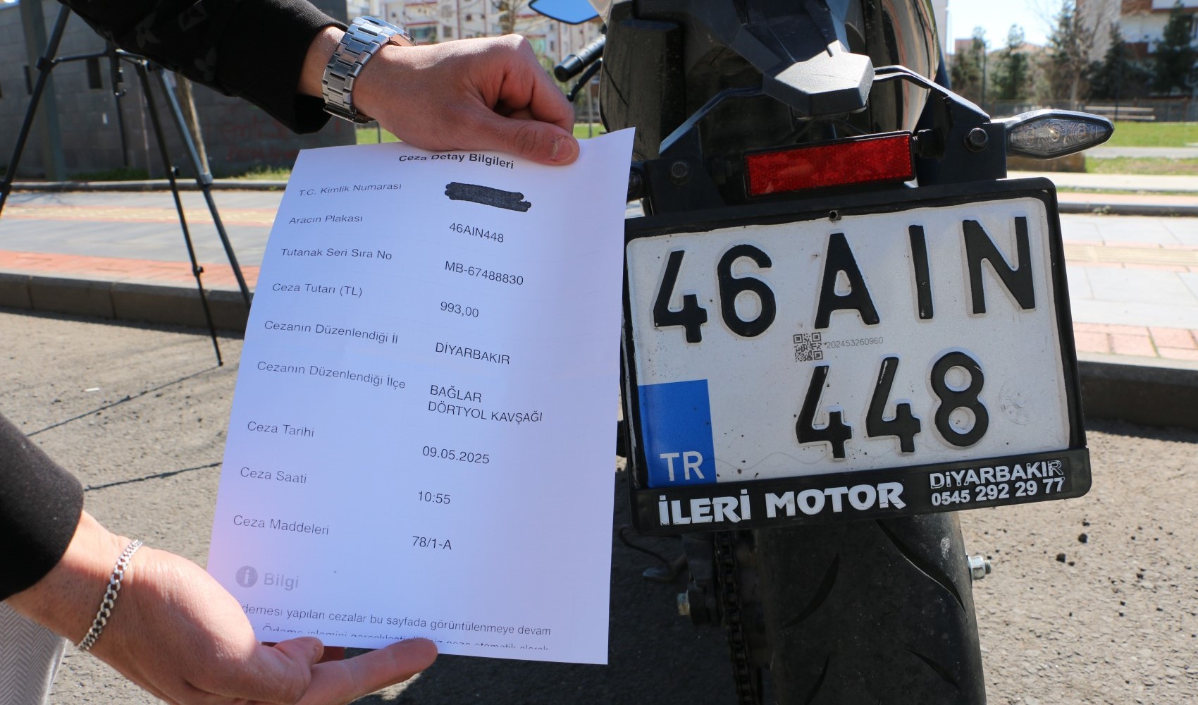 Motosiklet sürücüsüne 'emniyet kemeri' cezası kestiler: Şaşırmamak elde değil