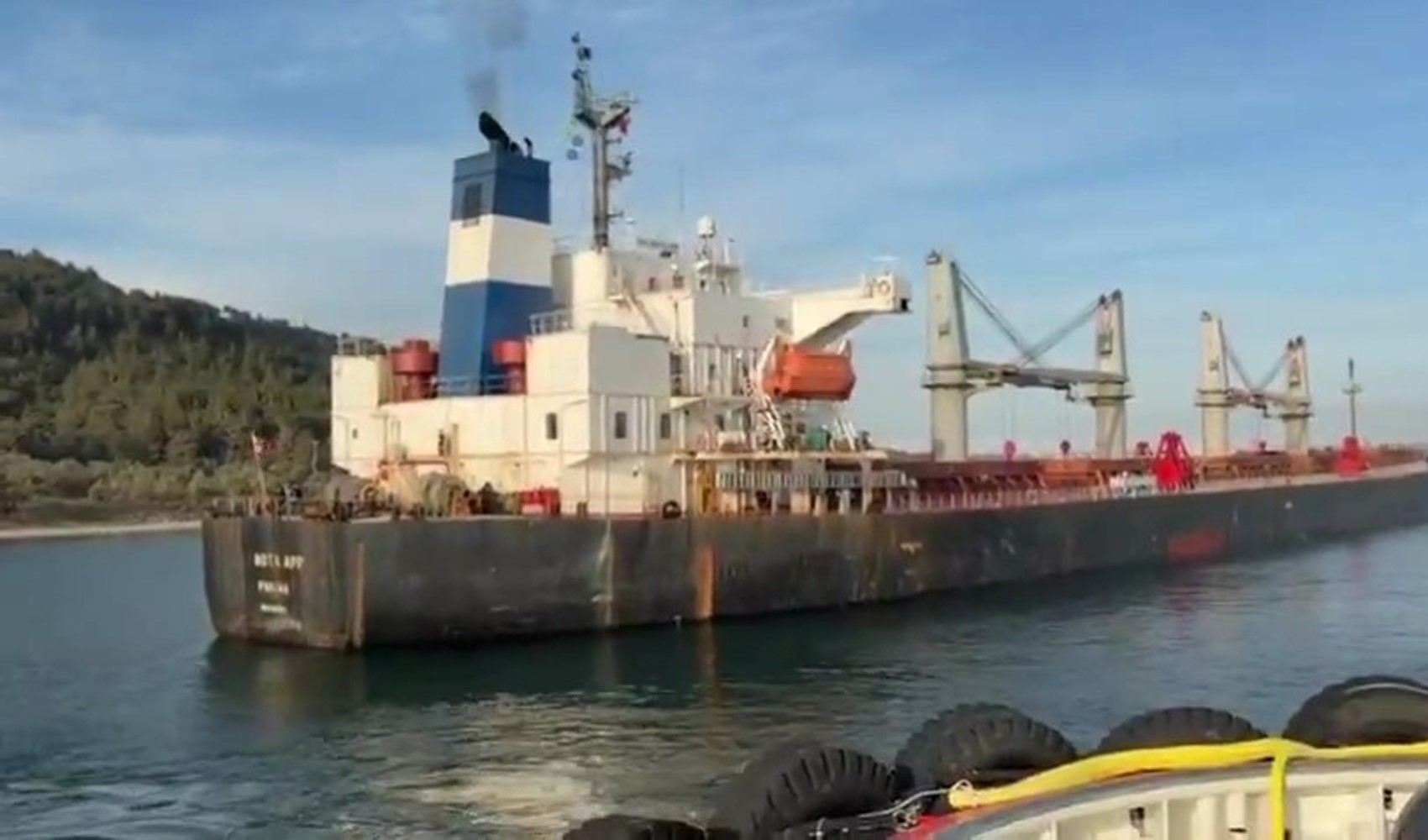 Çanakkale Boğazı, gemi kurtarma çalışması nedeniyle trafiğe kapandı