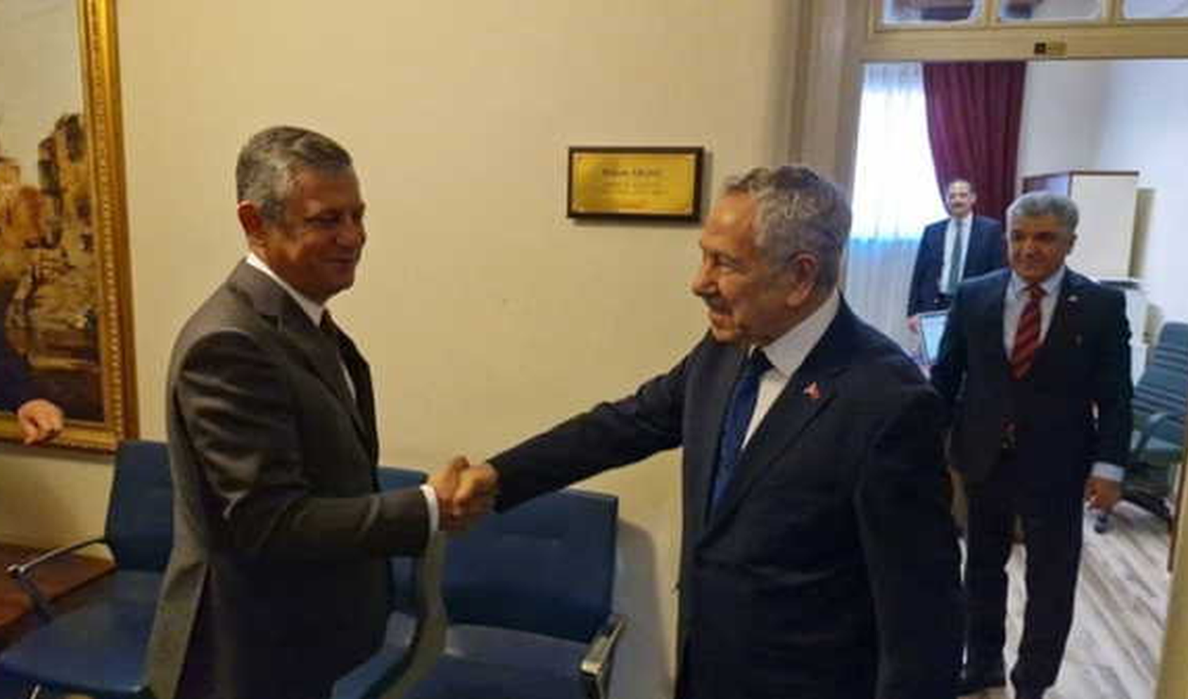 Özgür Özel, Bülent Arınç ile buluştu