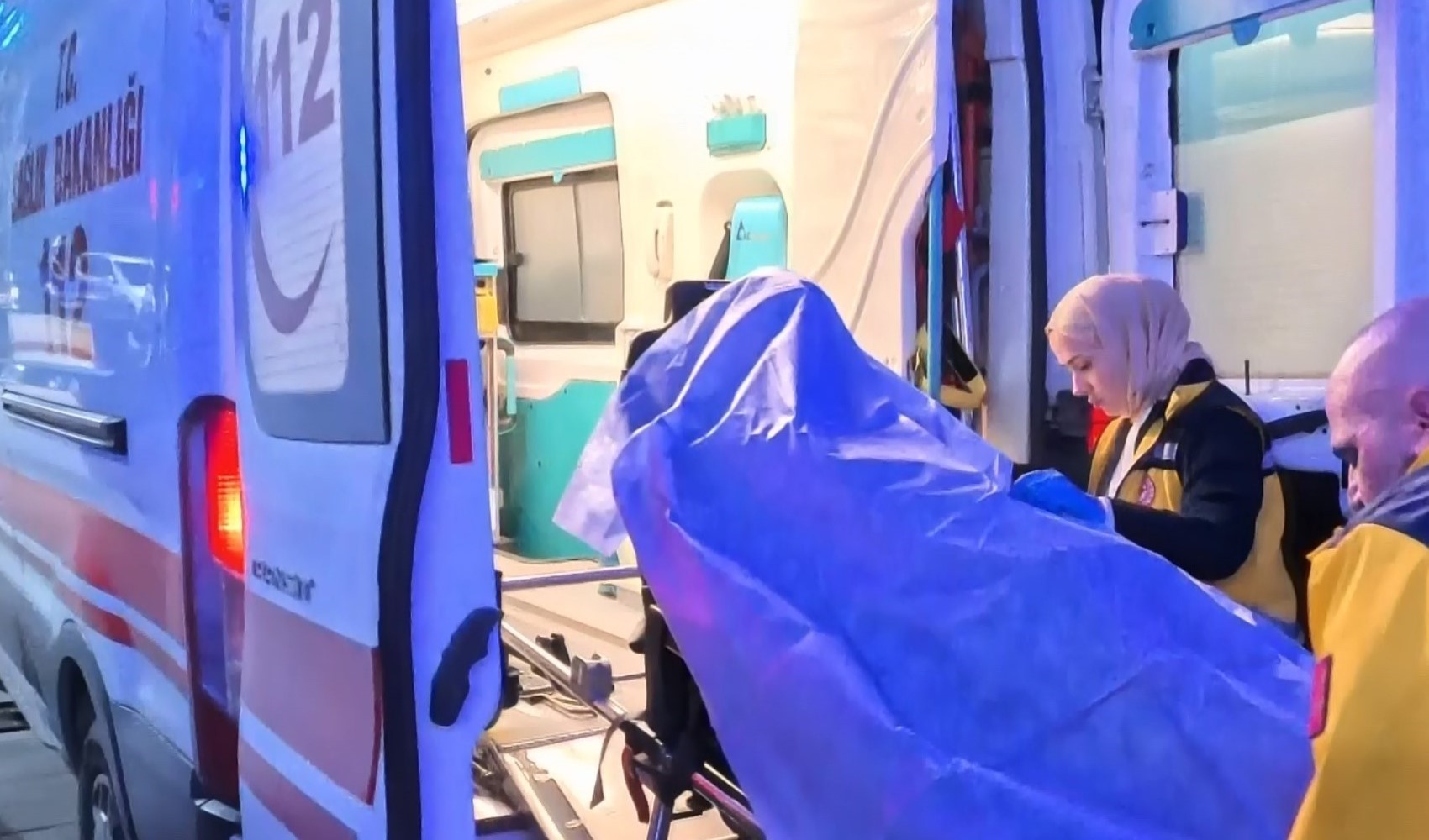 Üç çocuk 1 genci darp edip bıçakla ağır yaraladı