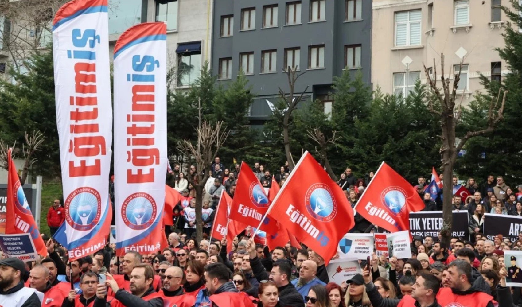 Öğretmene yönelik saldırının ardından Eğitim- İş'ten adalet talebi