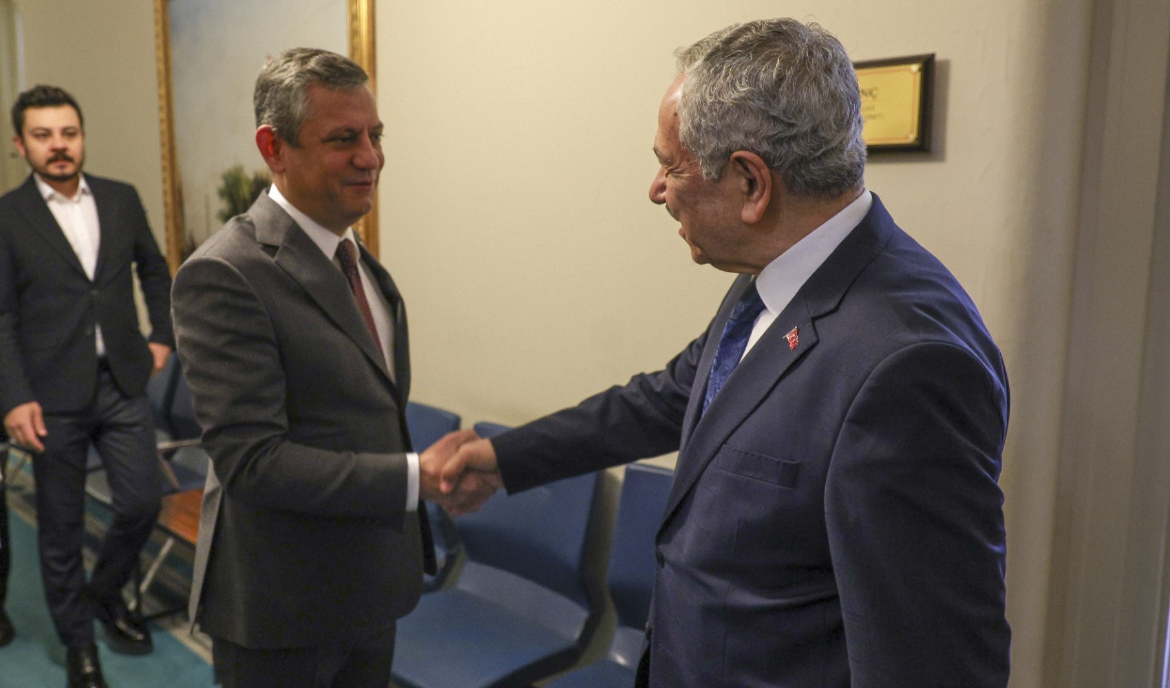 Özel- Arınç görüşmesi sonrası AKP'de ortalık karıştı