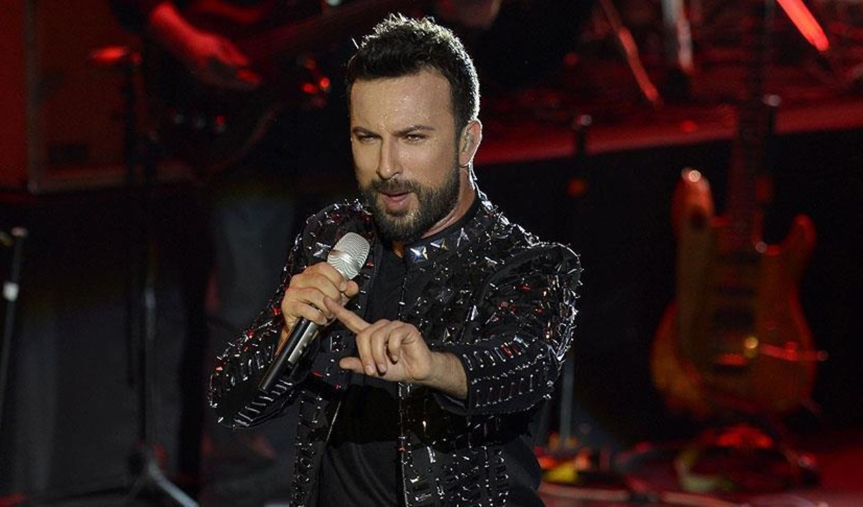 Tarkan Dubai'deki konserlerini iptal etti