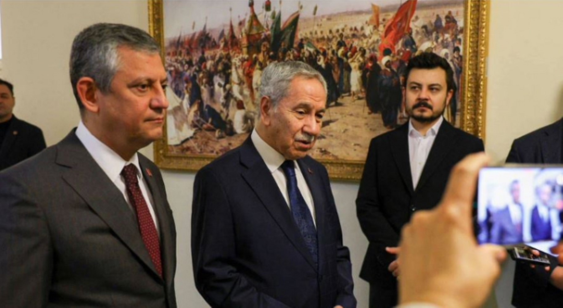 Bülent Arınç, Özgür Özel'le görüşmesinin detaylarını anlattı: Özgür Özel'e yol haritası mı çizdi?