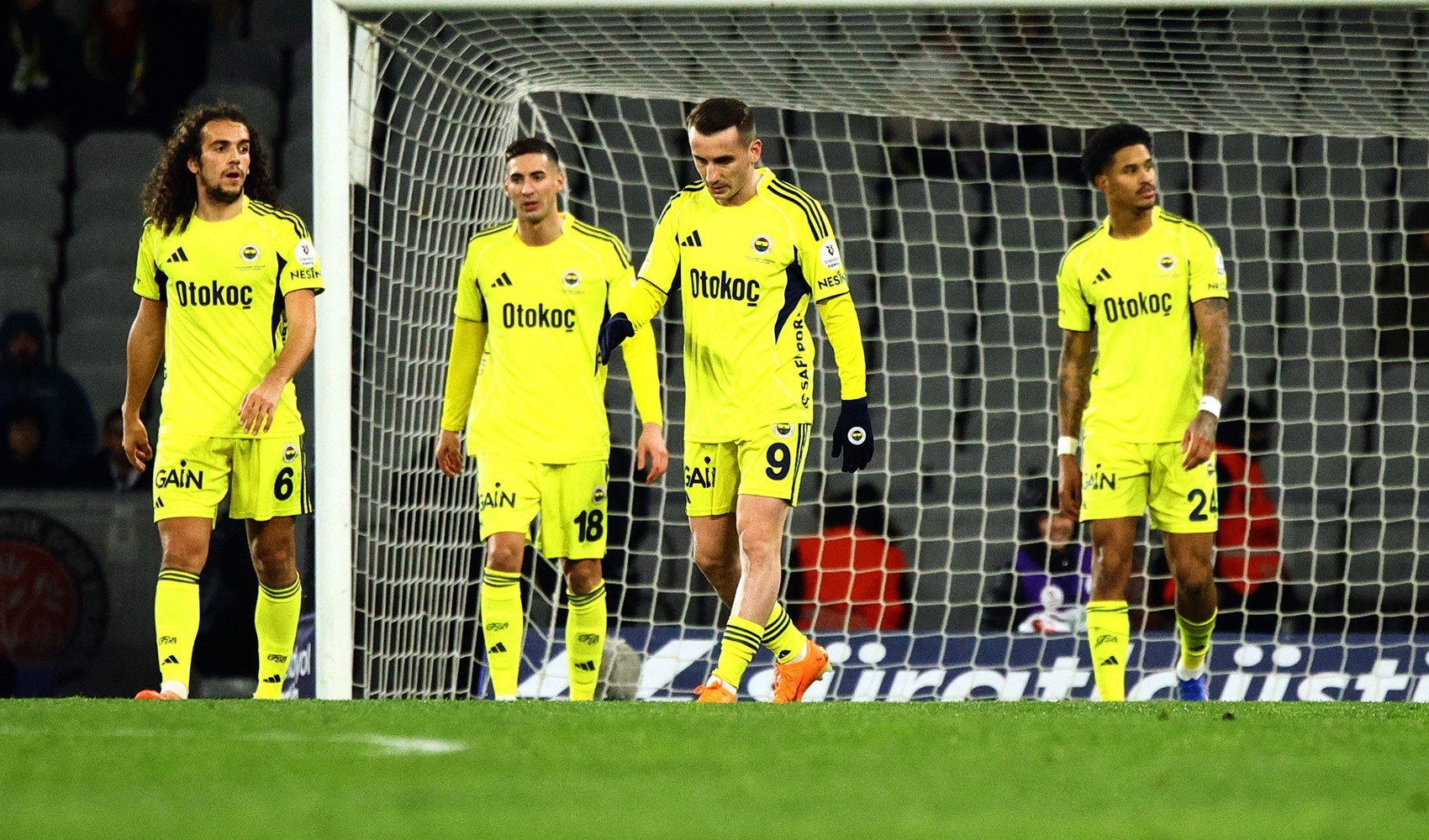 Karagümrük mağlubiyeti sonrası Fenerbahçeli futbolculara tehdit!