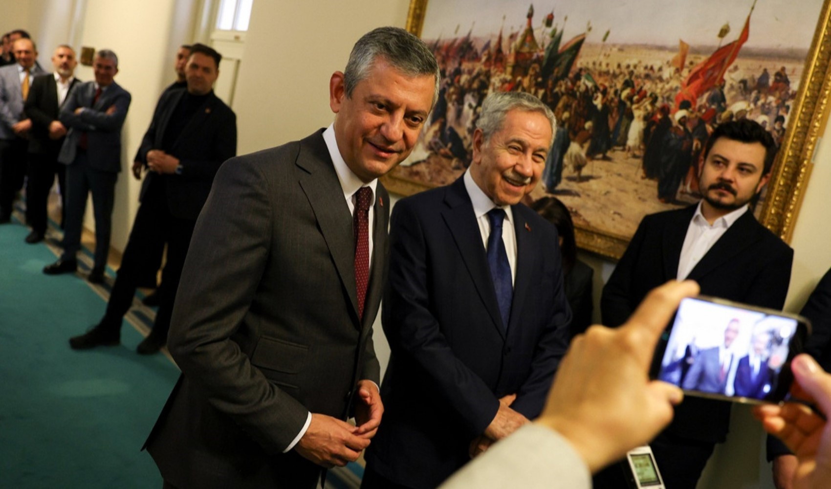 Bülent Arınç, Özgür Özel'le görüşmesinin detaylarını anlattı