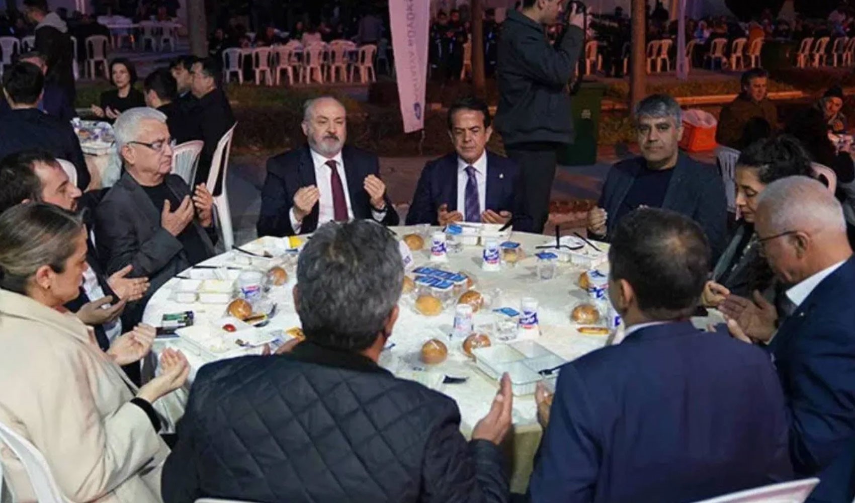 Muhittin Böcek’i tutuklatan iddianamede imzası olan savcı belediyenin iftarında