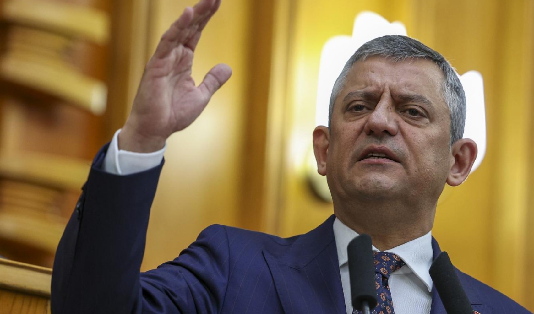 Özgür Özel'den basın toplantısı öncesi AKP'li vekillere şok SMS!