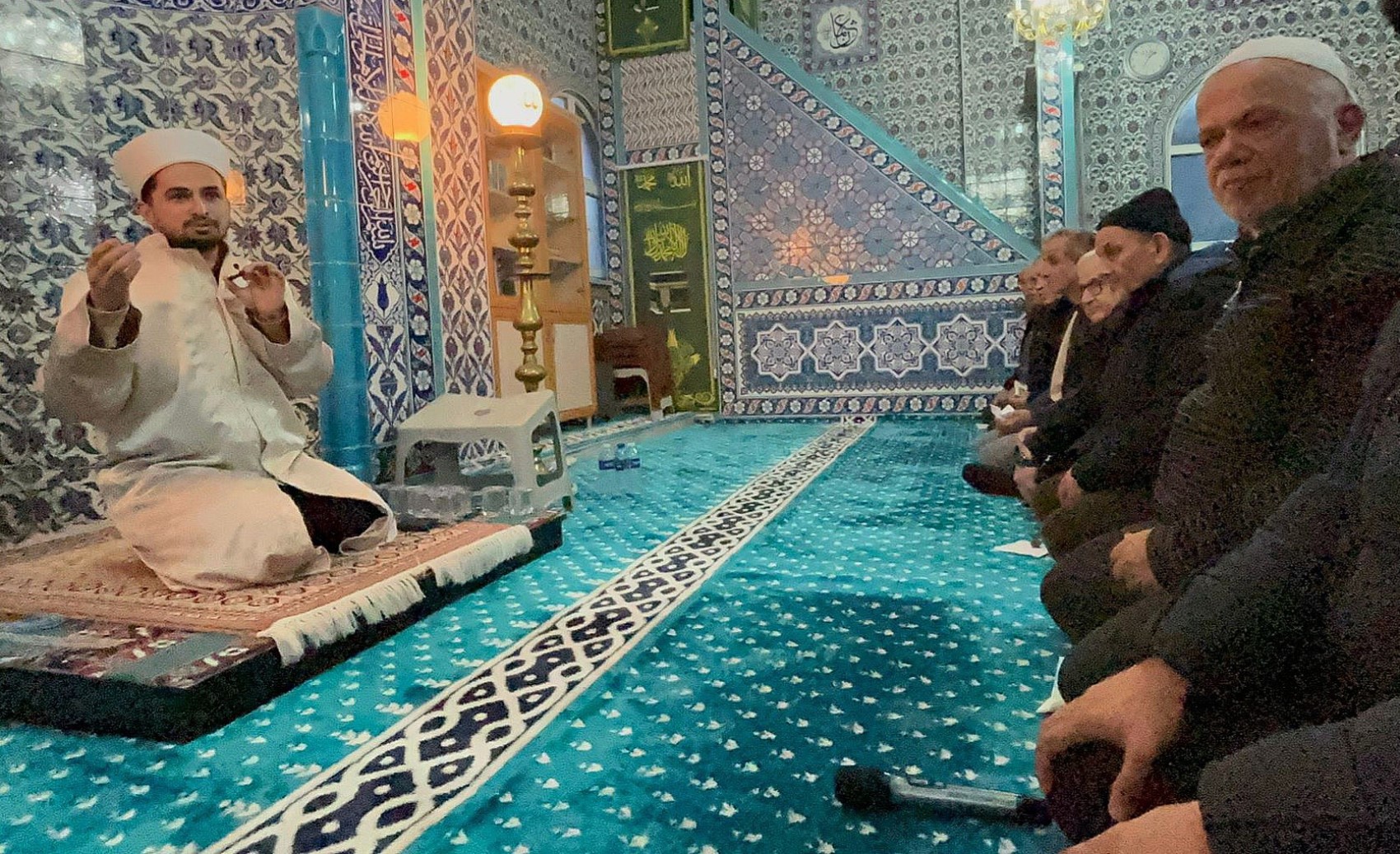 İmamdan 'namaz kılarken 'Azdavaylı Safiye' çalıyor' tepkisi