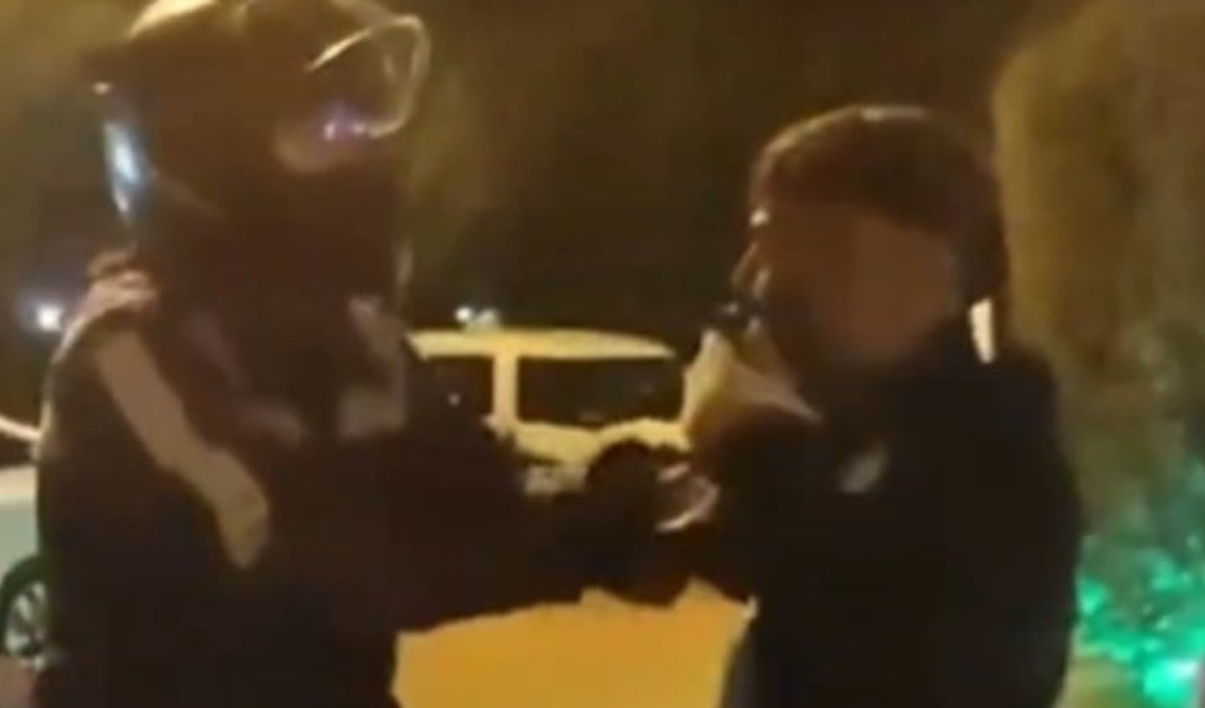 Saldırgan sürücü darp ettiği kuryenin üzerinden geçti