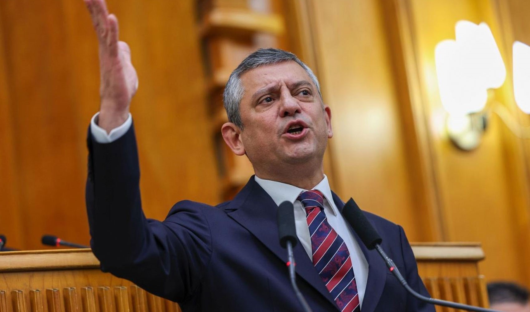 Son Dakika: Özgür Özel'den Akın Gürlek'in rüşvet iddiasına yanıt gecikmedi! 'Kendi itiraf ediyor...'