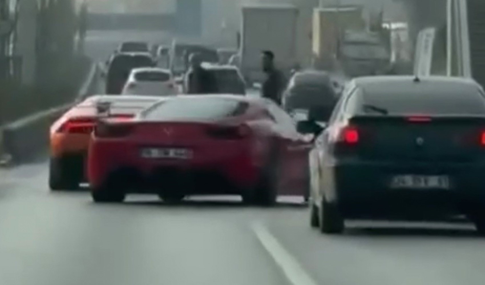 Lamborghini ve Ferrari sürücülerine 100 bin TL ceza