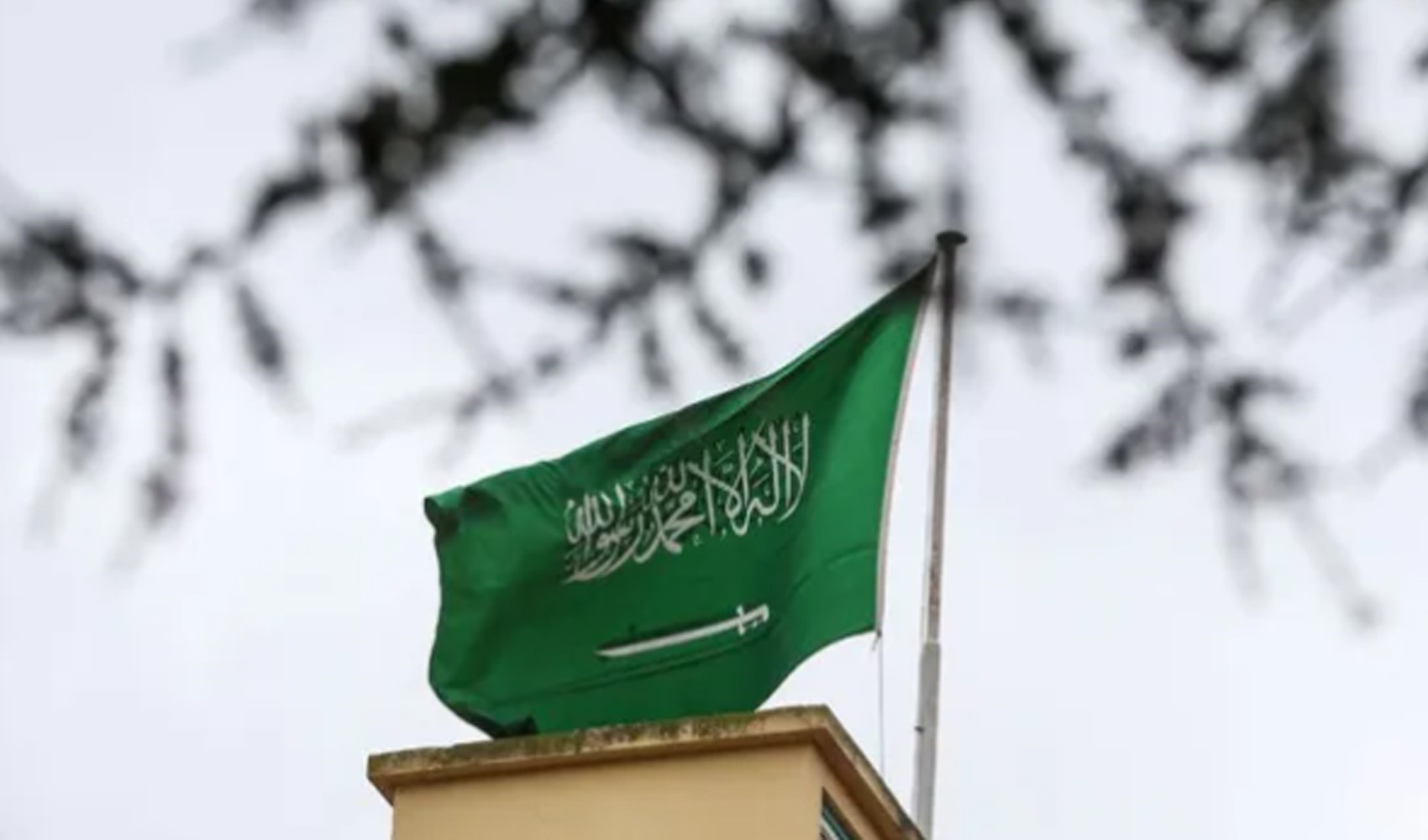 Riyad'da art arda patlamalar