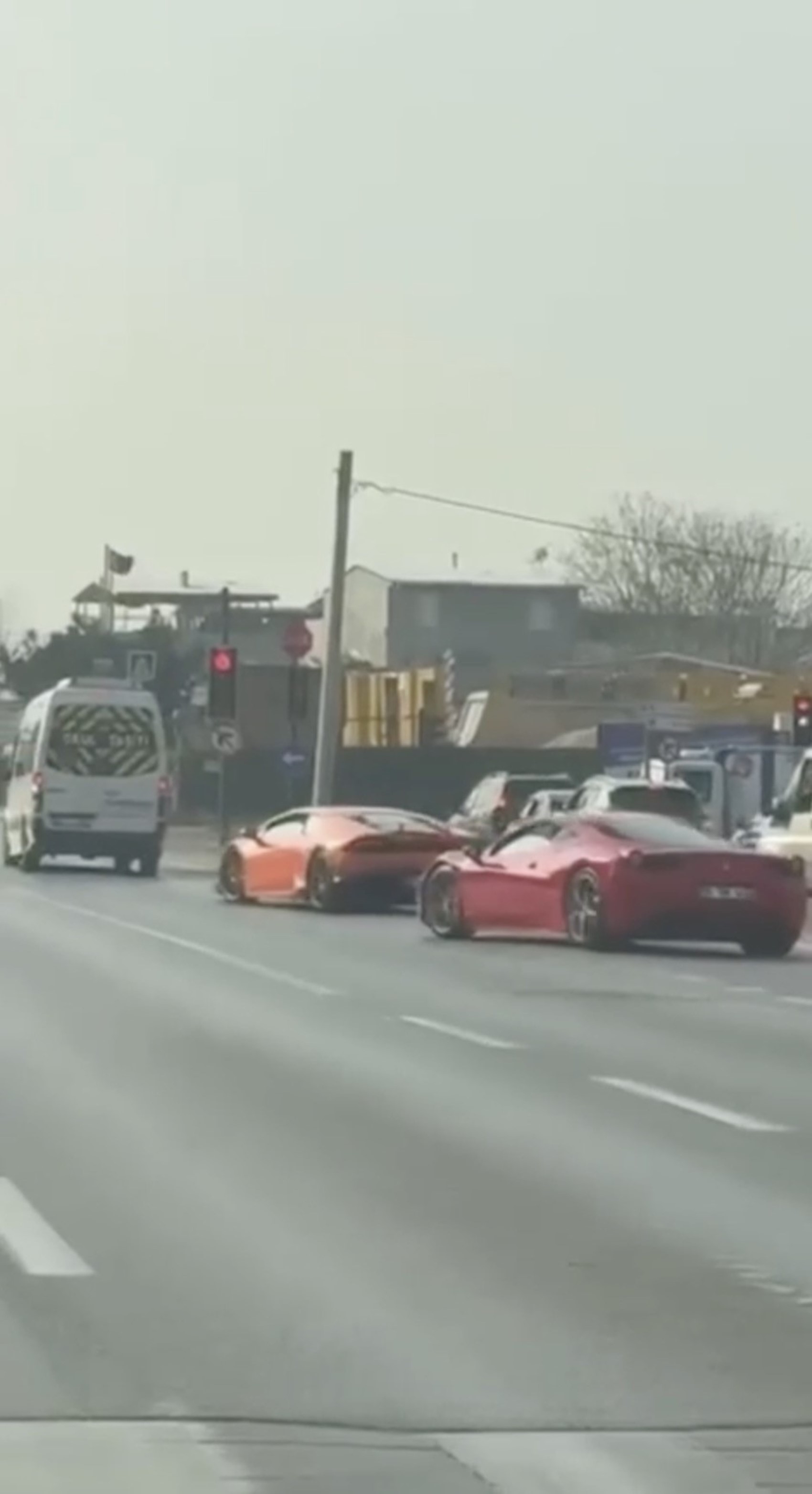 Lamborghini ve Ferrari sürücülerine 100 bin TL ceza