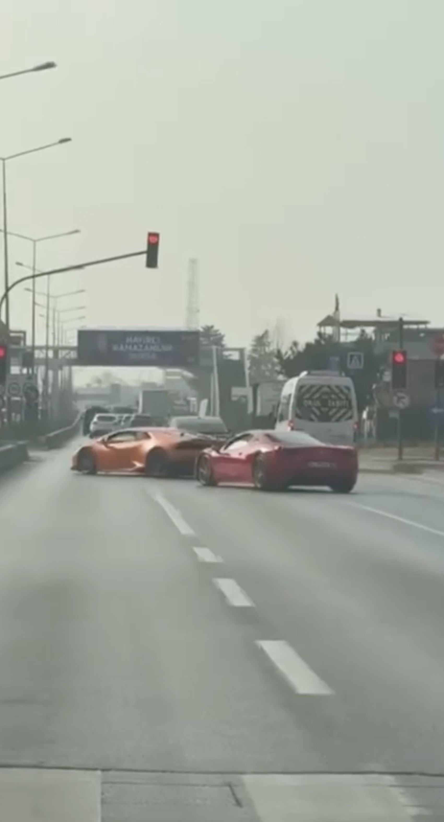 Lamborghini ve Ferrari sürücülerine 100 bin TL ceza