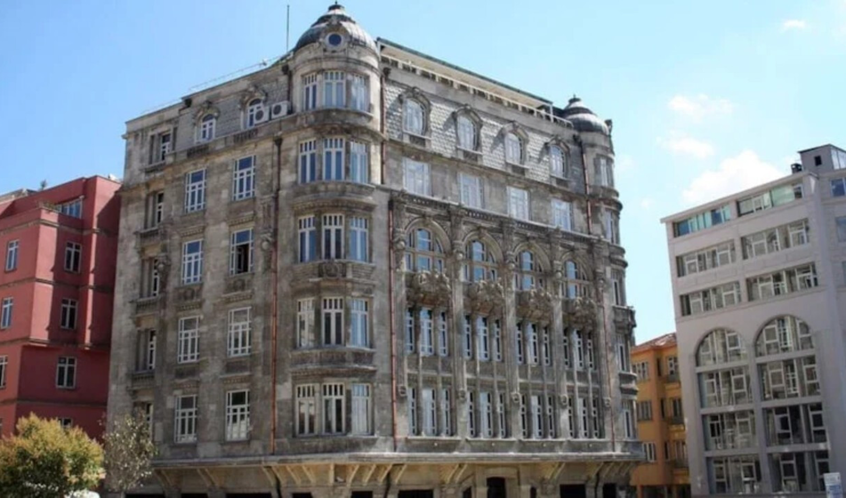 Tarihi Frej Apartmanı büyük bir bedelle el değiştirdi