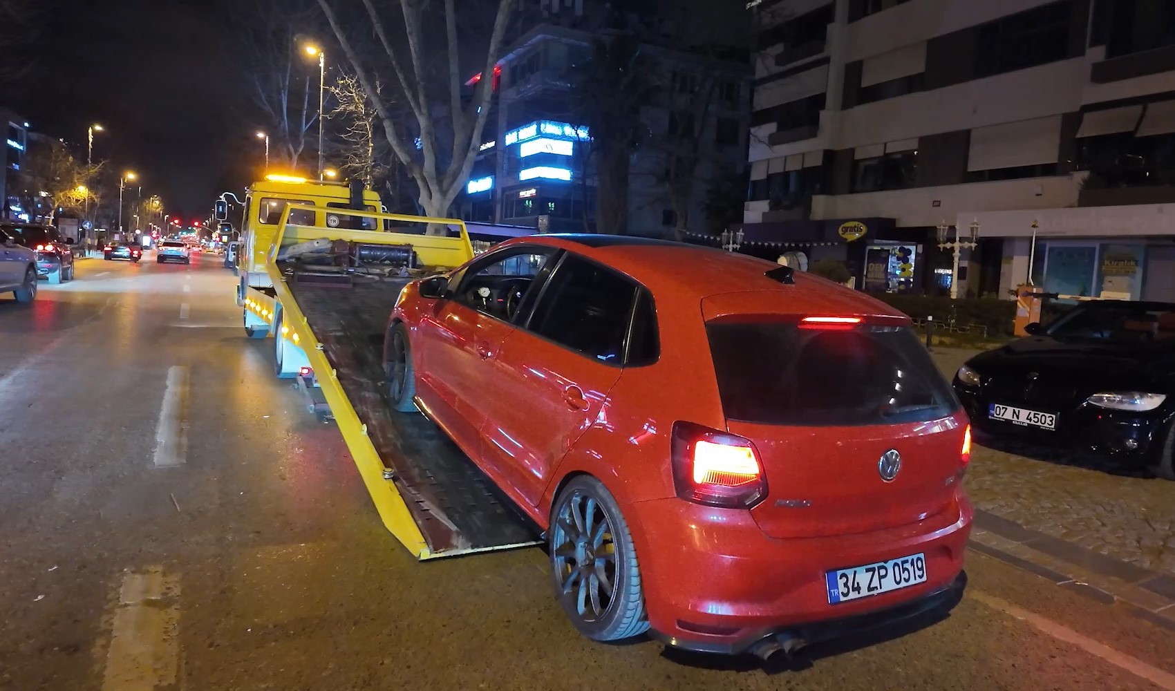 Egzoz sistemi mevzuata aykırı araç 30 gün trafikten men edildi