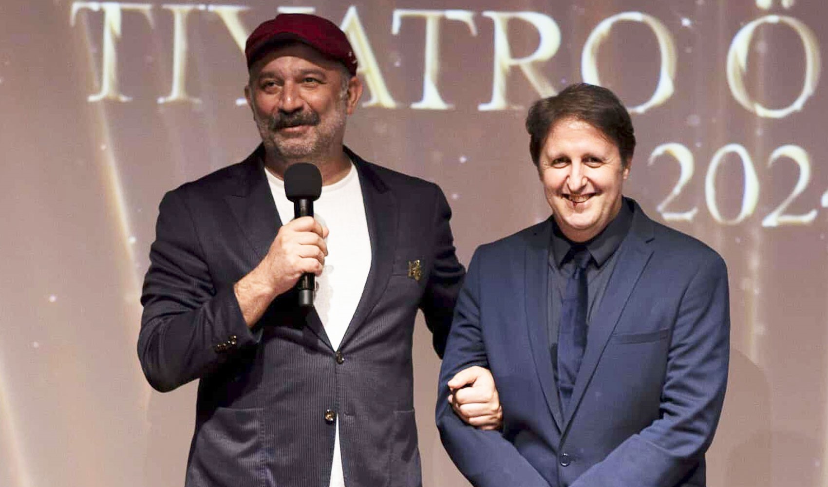 İlker Ayrık ve Şevket Çoruh Dubai'den Türkiye'ye dönemedi