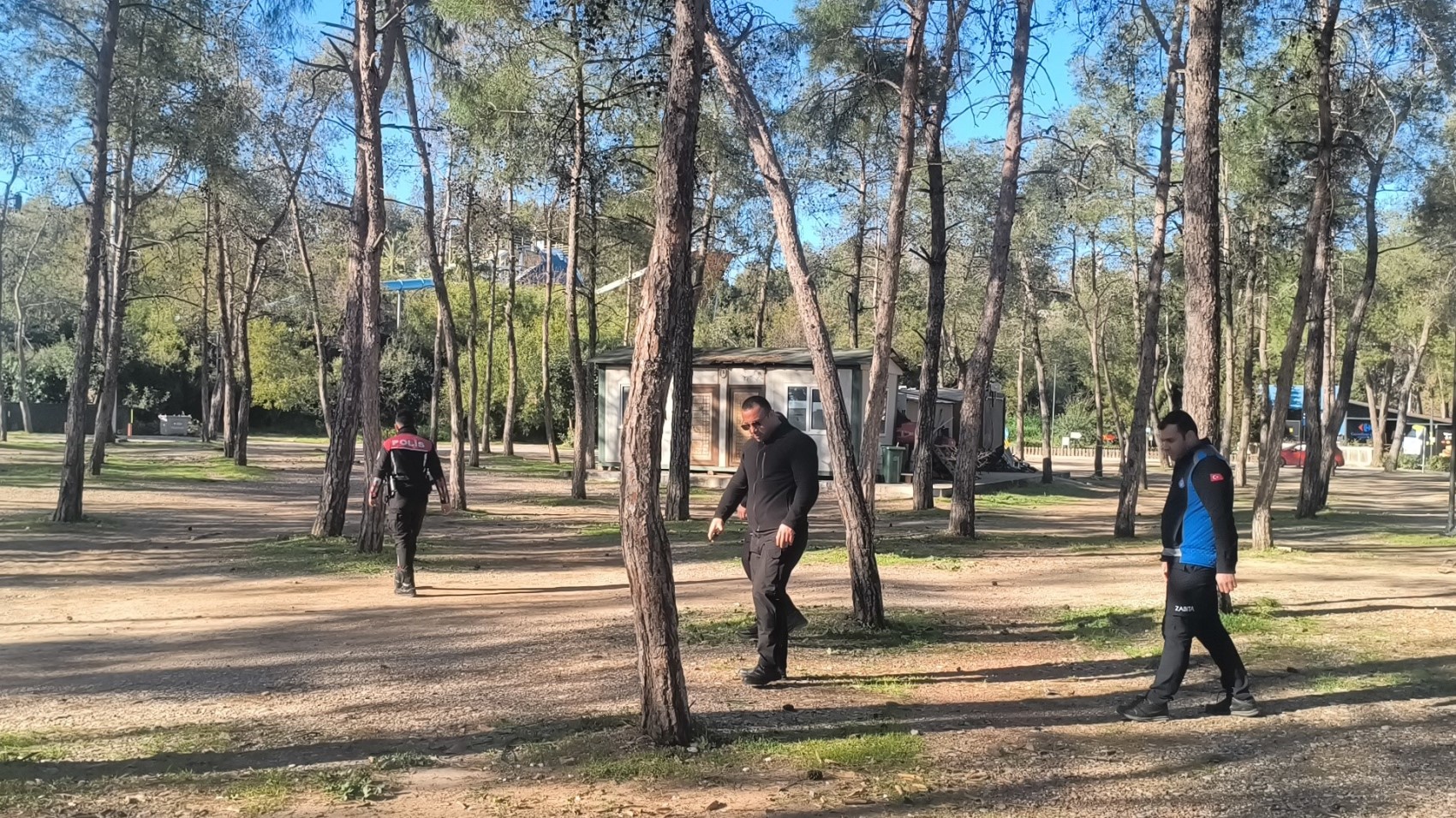 Yaşlı adamı 'Neden selam almıyorsun' diyerek bıçakladılar