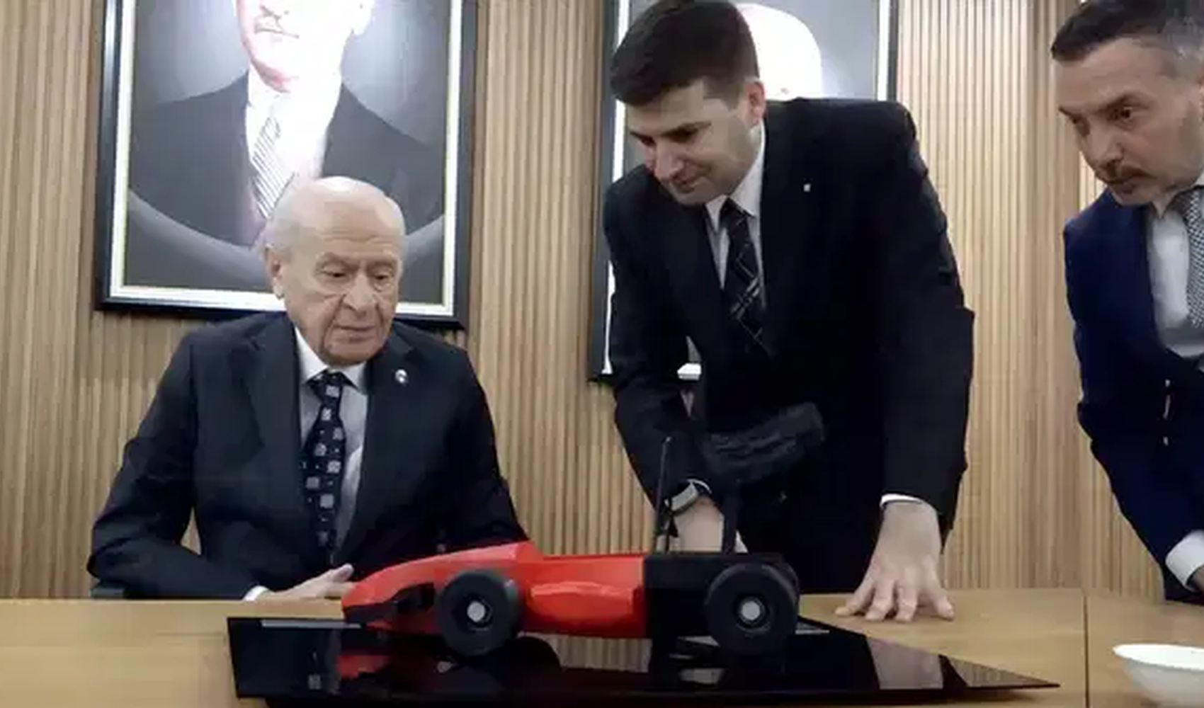 MHP lideri Devlet Bahçeli klasik otomobillere isim verdi