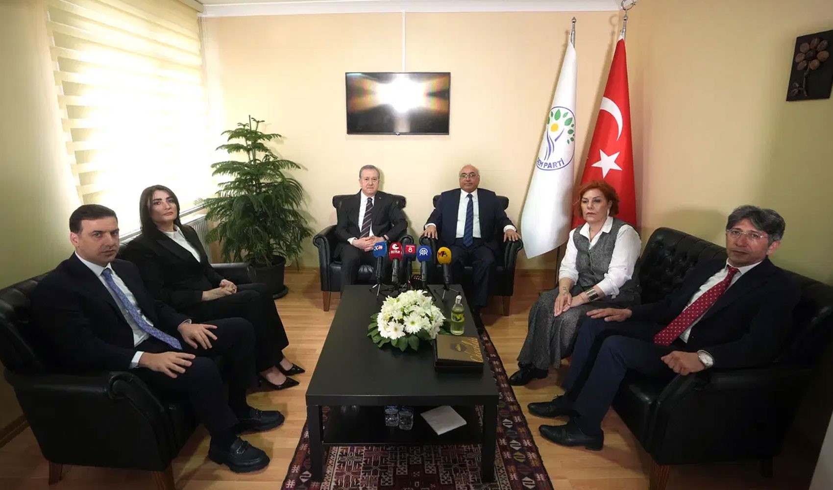 MHP'den DEM Parti'ye bayram ziyareti