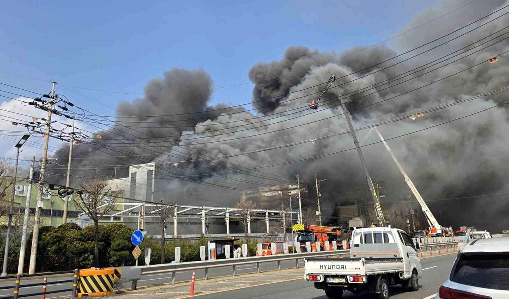 Güney Kore’de fabrikada patlama ve yangın