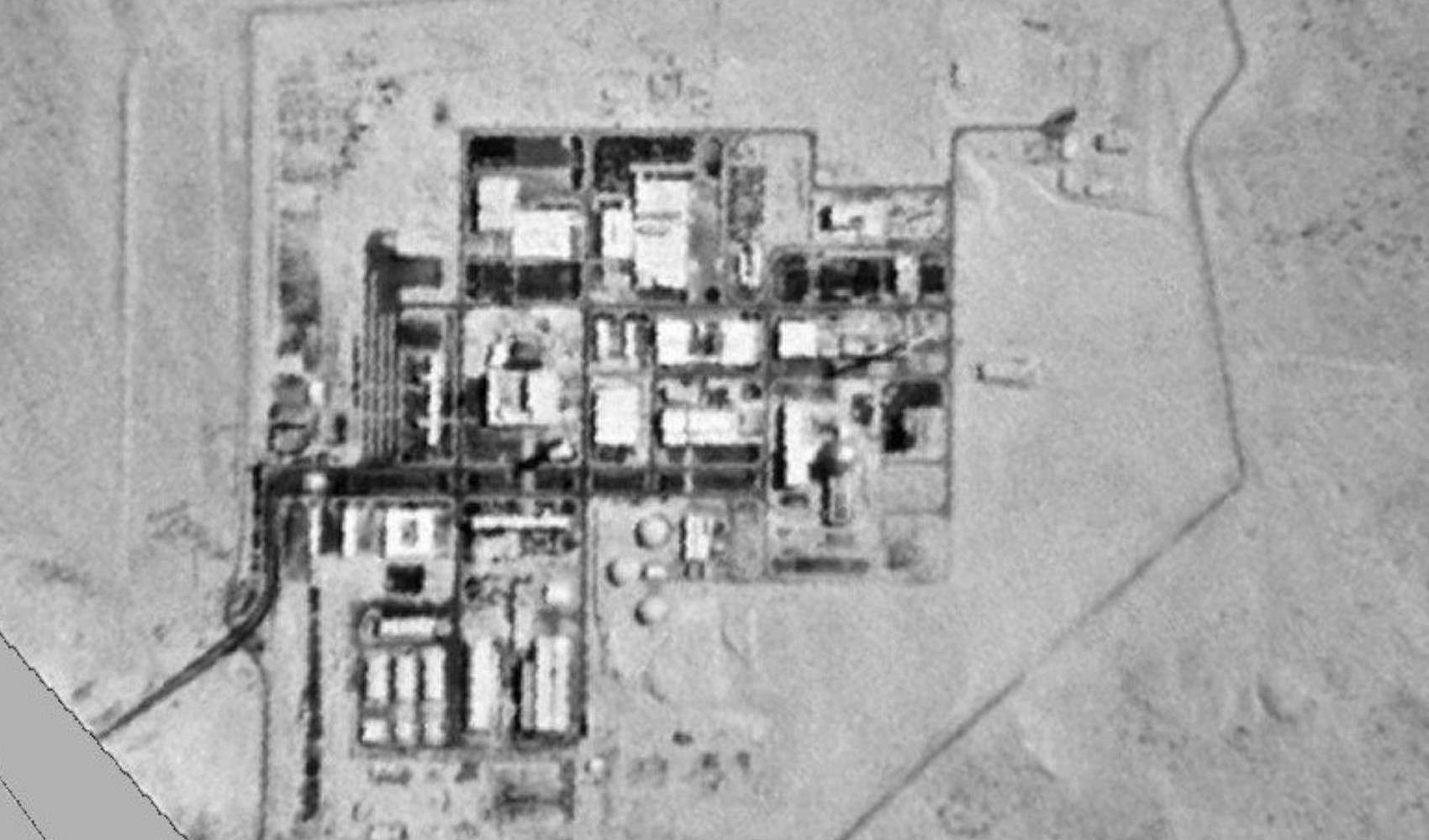 İran İsrail'in nükleer tesisine saldırdı