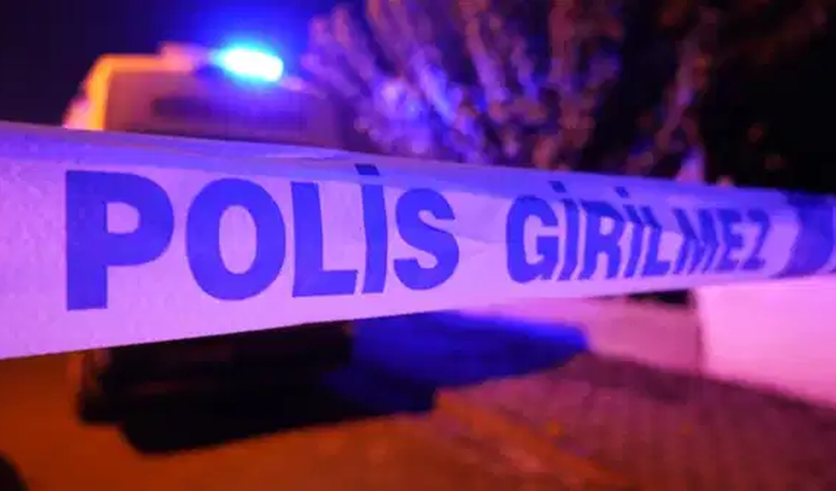 Sokakta boğazı kesilmiş bir ceset bulundu