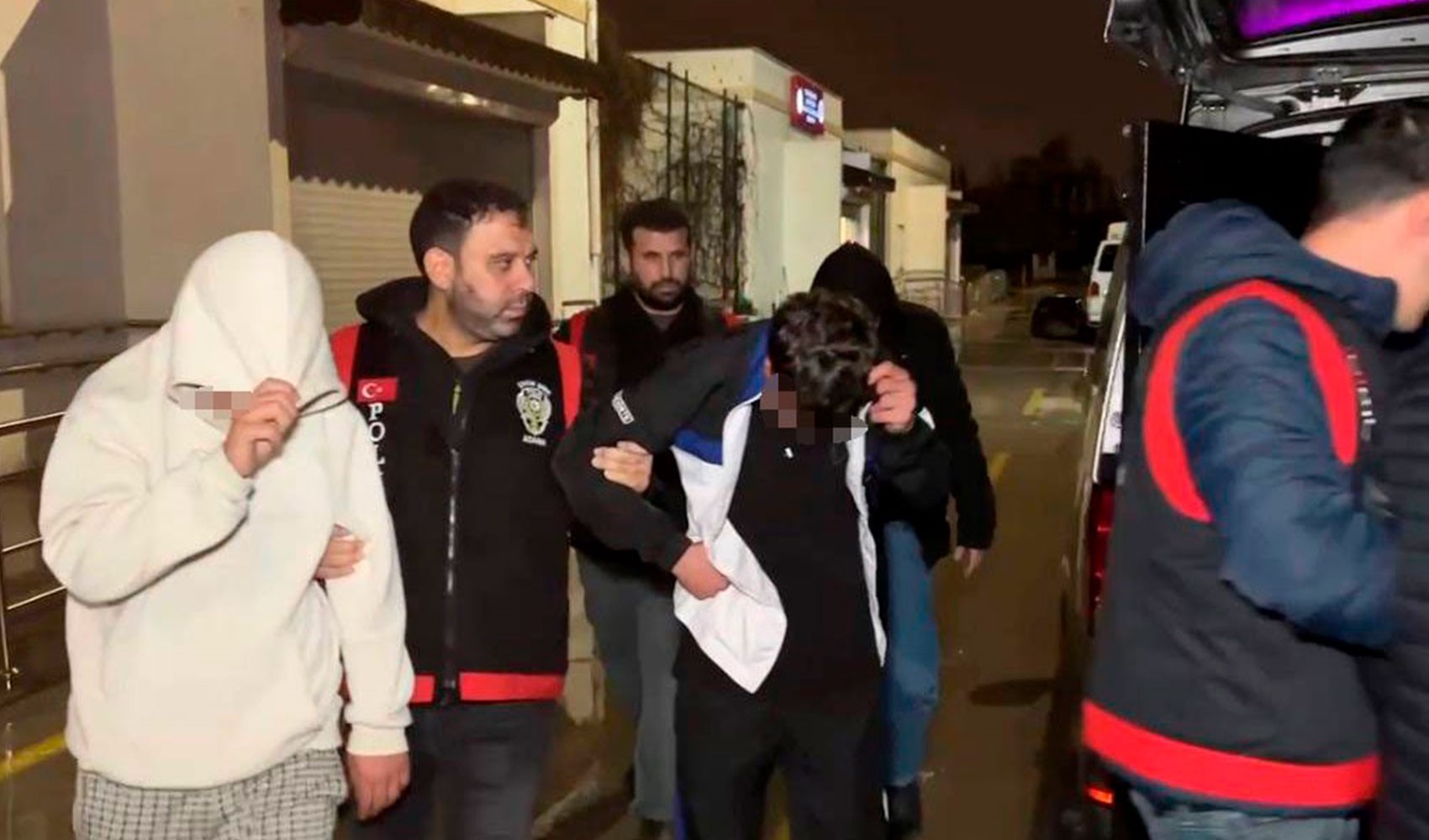 Adana’da ‘sigara yok’ cinayeti: 1 çocuk hayatını kaybetti, 2 yaralı, 5 çocuk tutuklandı