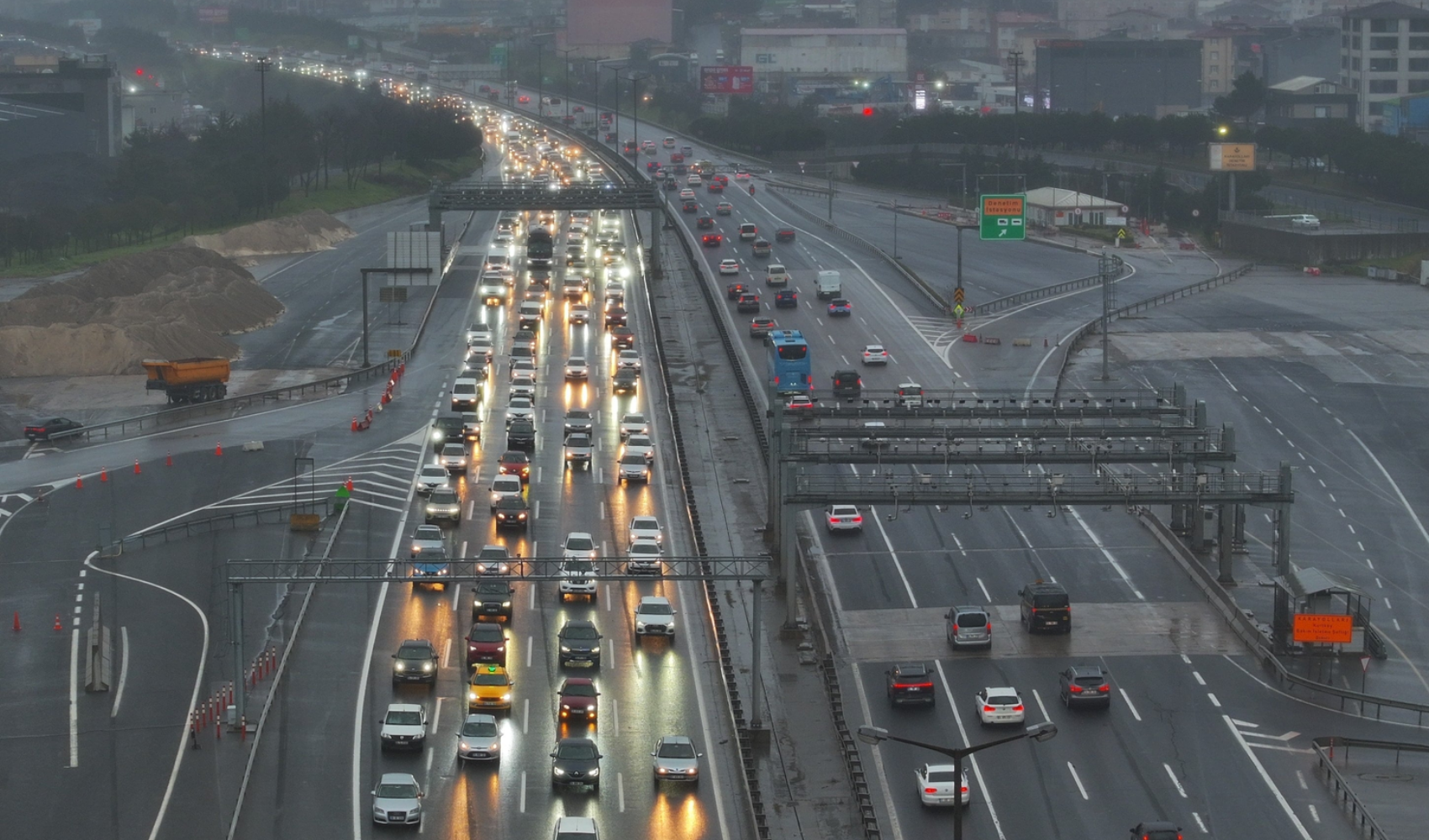 Bayram dönüşü İstanbul trafiği kitlendi