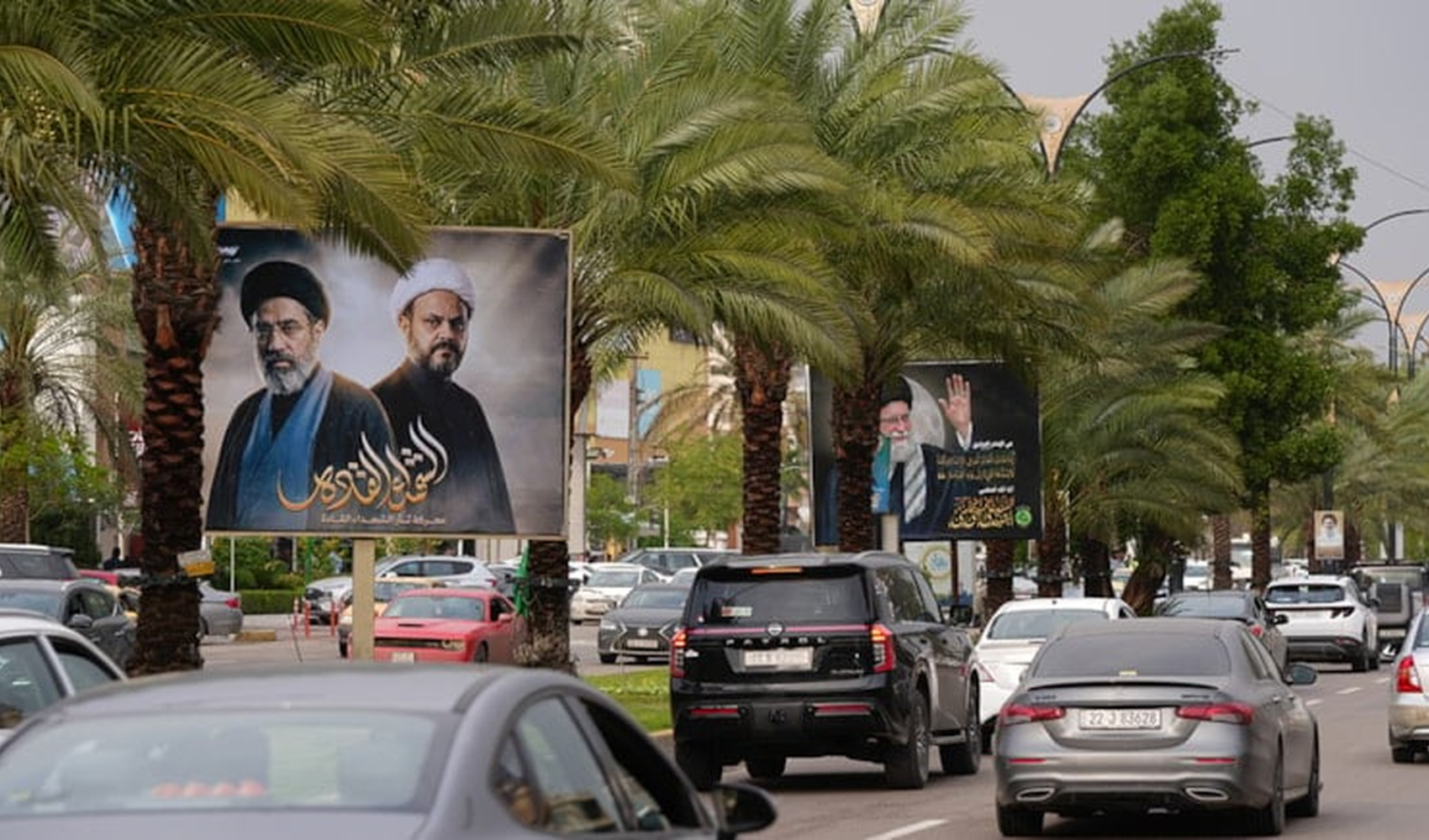 Bağdat'ta Hamaney'in posterleri asıldı