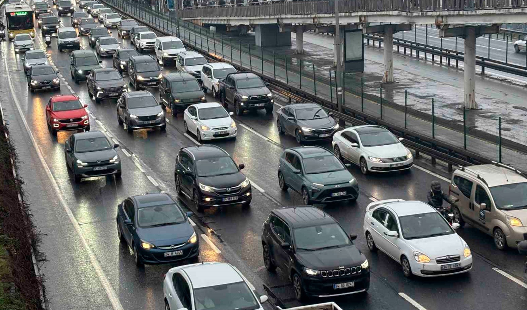İstanbul’da bayram dönüşü trafik yoğunluğu