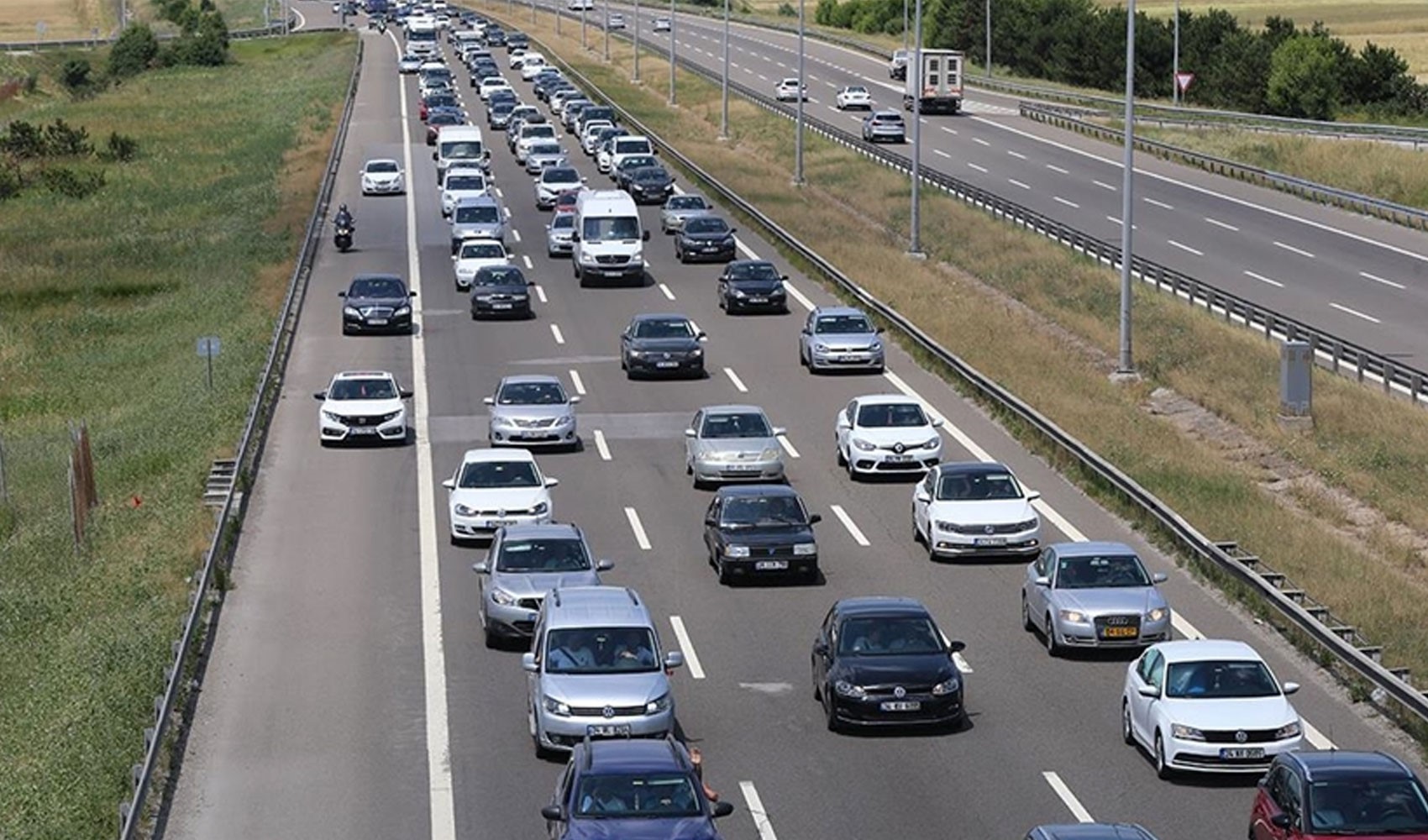 Ramazan Bayramı'nda ulaşımda rekor yoğunluk: Otoyol ve köprülerden geçen araç sayısı açıklandı