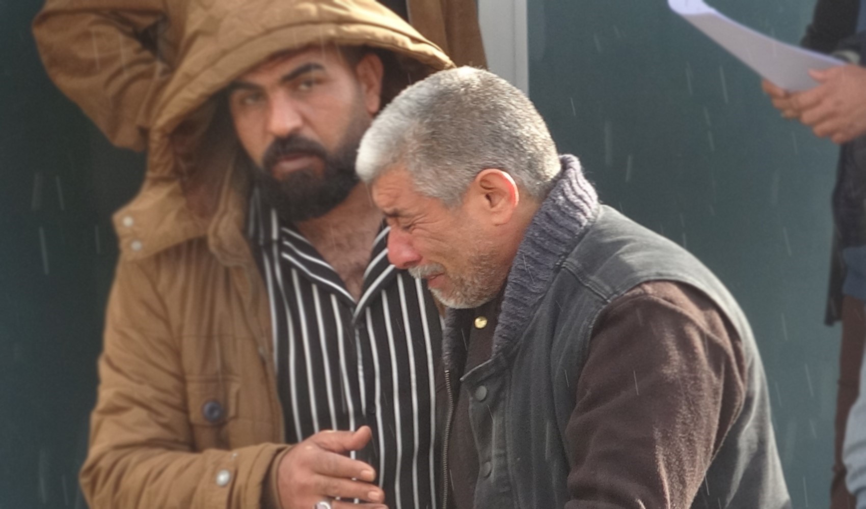 Kızı ve 5 torununun cenazesini gözyaşlarıyla teslim aldı