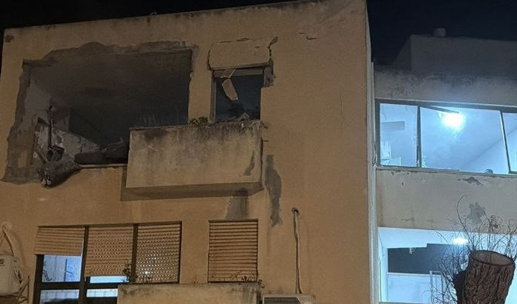 İran’dan İsrail’in kuzeyine yapılan füze saldırısı maddi hasara yol açtı