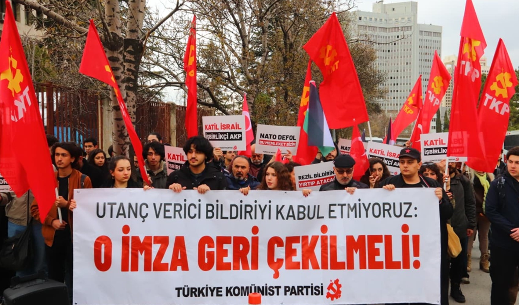 TKP, Dışişleri Bakanlığının önünden seslendi: ‘O imza geri çekilmeli’