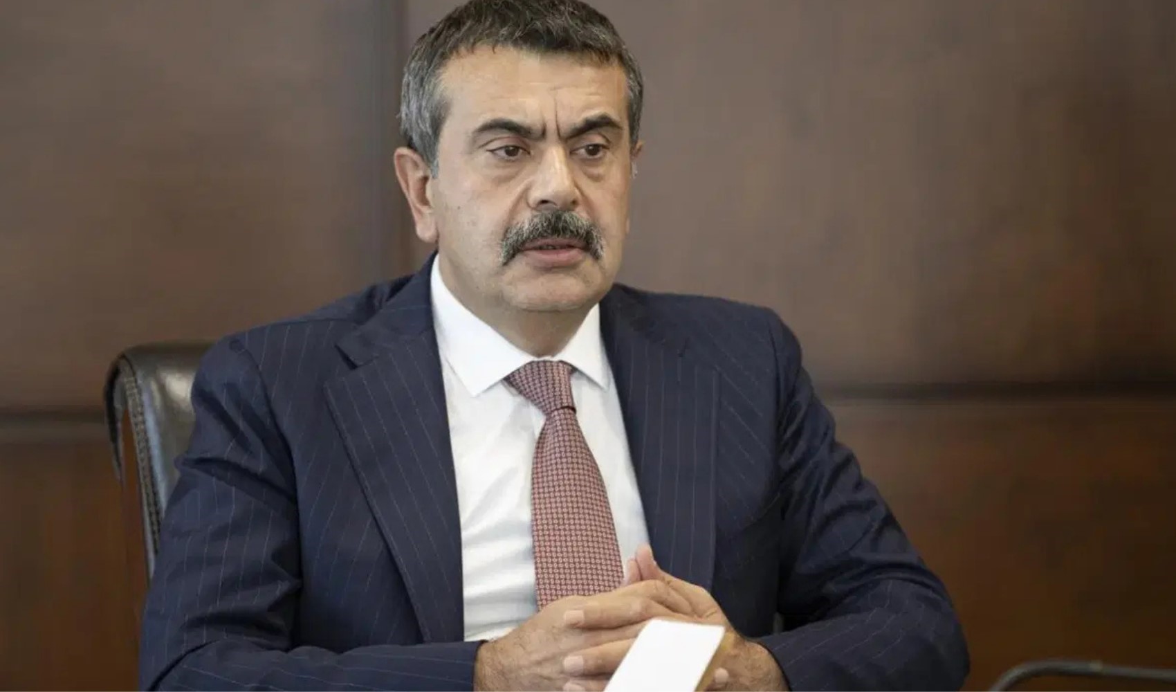 Gece yarısı değişen ders kitabı!