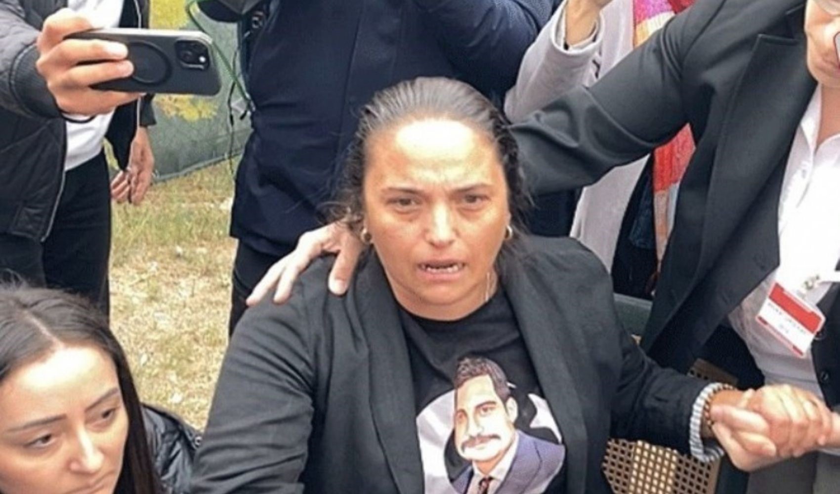 MHP'deki istifa ardından 'Kalk derler kalkar otur derler oturur' paylaşımı yaptı